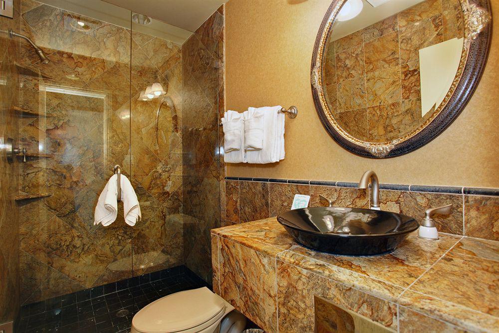 Oceanside Marina Suites - A Waterfront Hotel Eksteriør billede