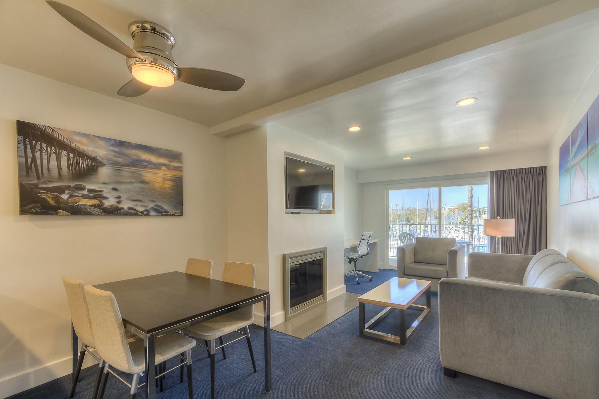 Oceanside Marina Suites - A Waterfront Hotel Eksteriør billede