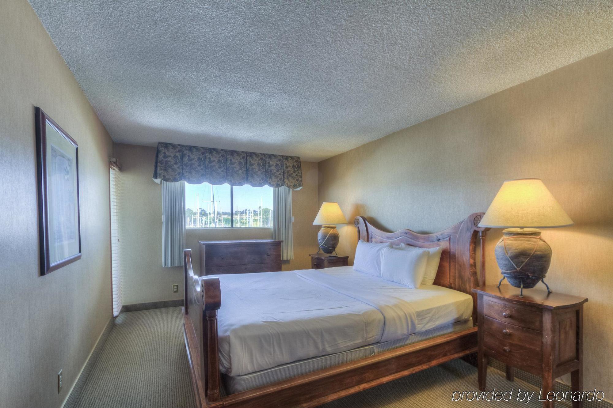 Oceanside Marina Suites - A Waterfront Hotel Eksteriør billede