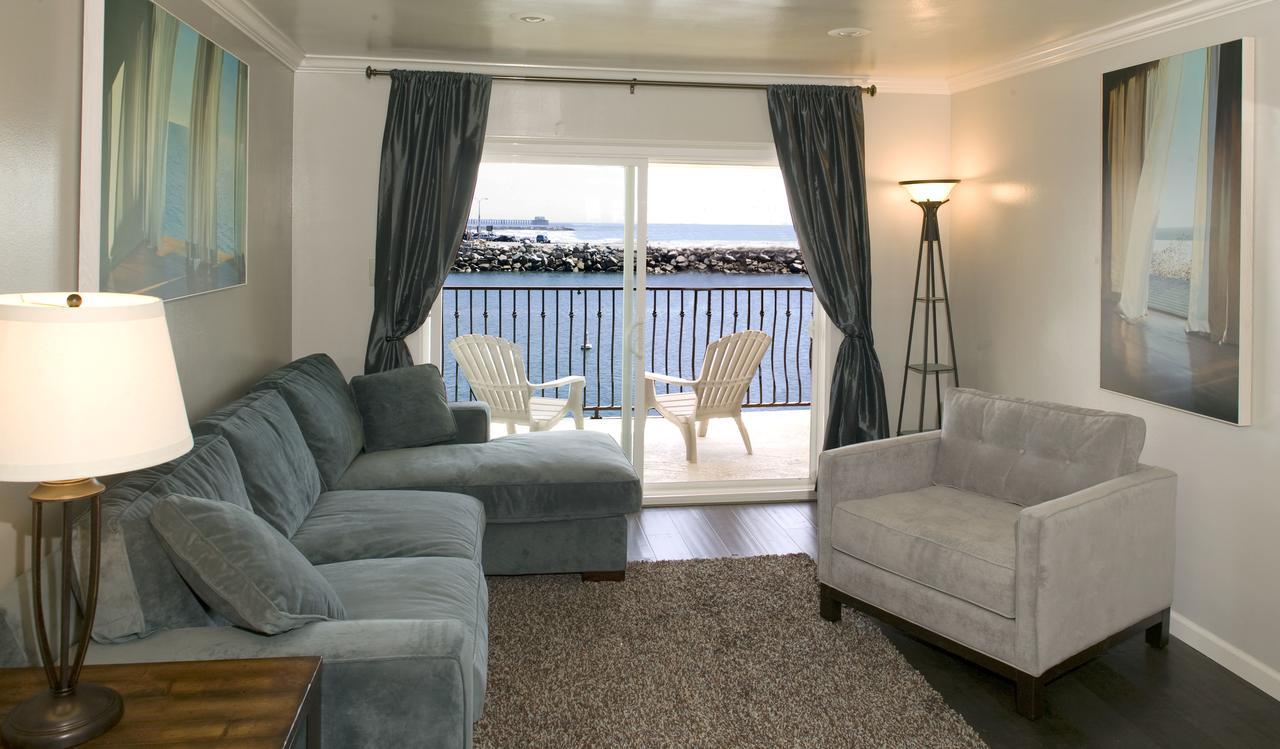 Oceanside Marina Suites - A Waterfront Hotel Eksteriør billede