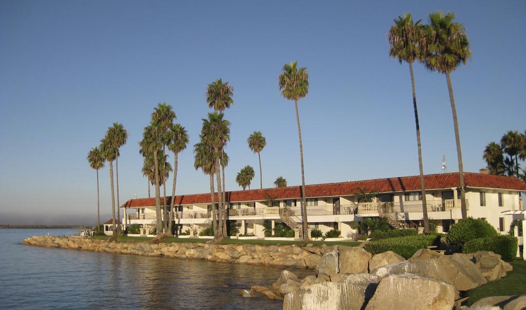 Oceanside Marina Suites - A Waterfront Hotel Eksteriør billede